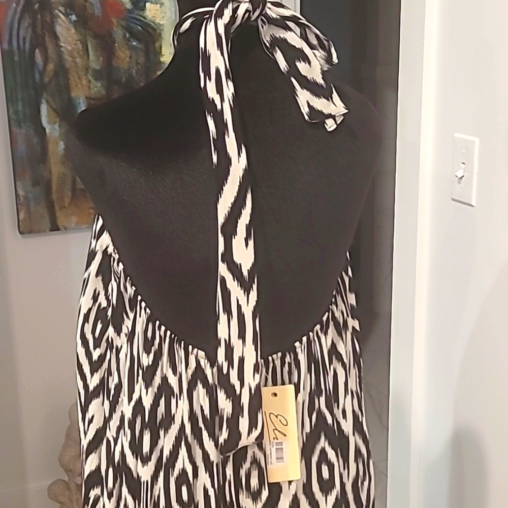 Black and white halter maxi-dress - Picture 4 of 5